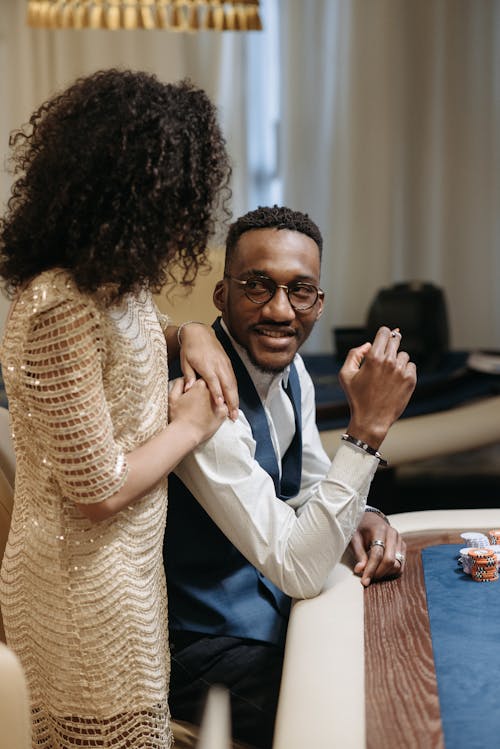 Peliautomaatti Pokeri: Käsitys, Pelityypit Ja Vinkit Suomalaisessa Kasinomaailmassa